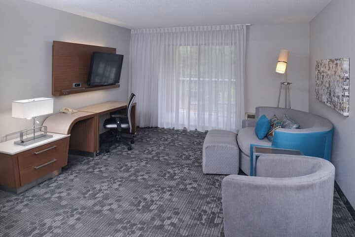 Room 13 of 35